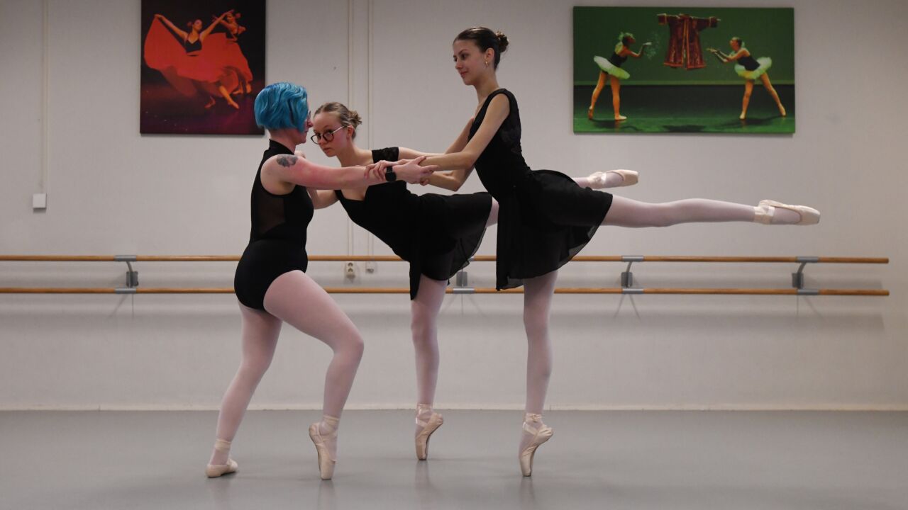 Danseressen op spitzen