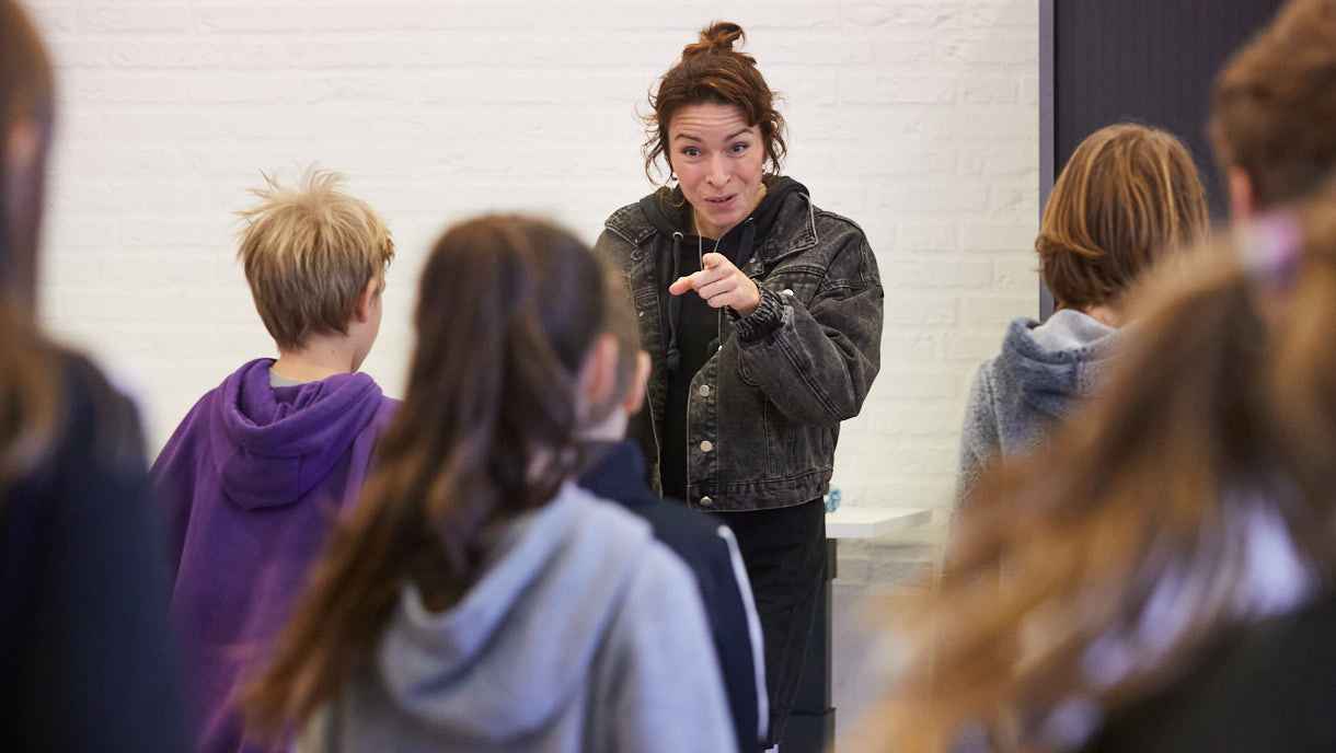 Leerlingen in het basisonderwijs krijgen dansles