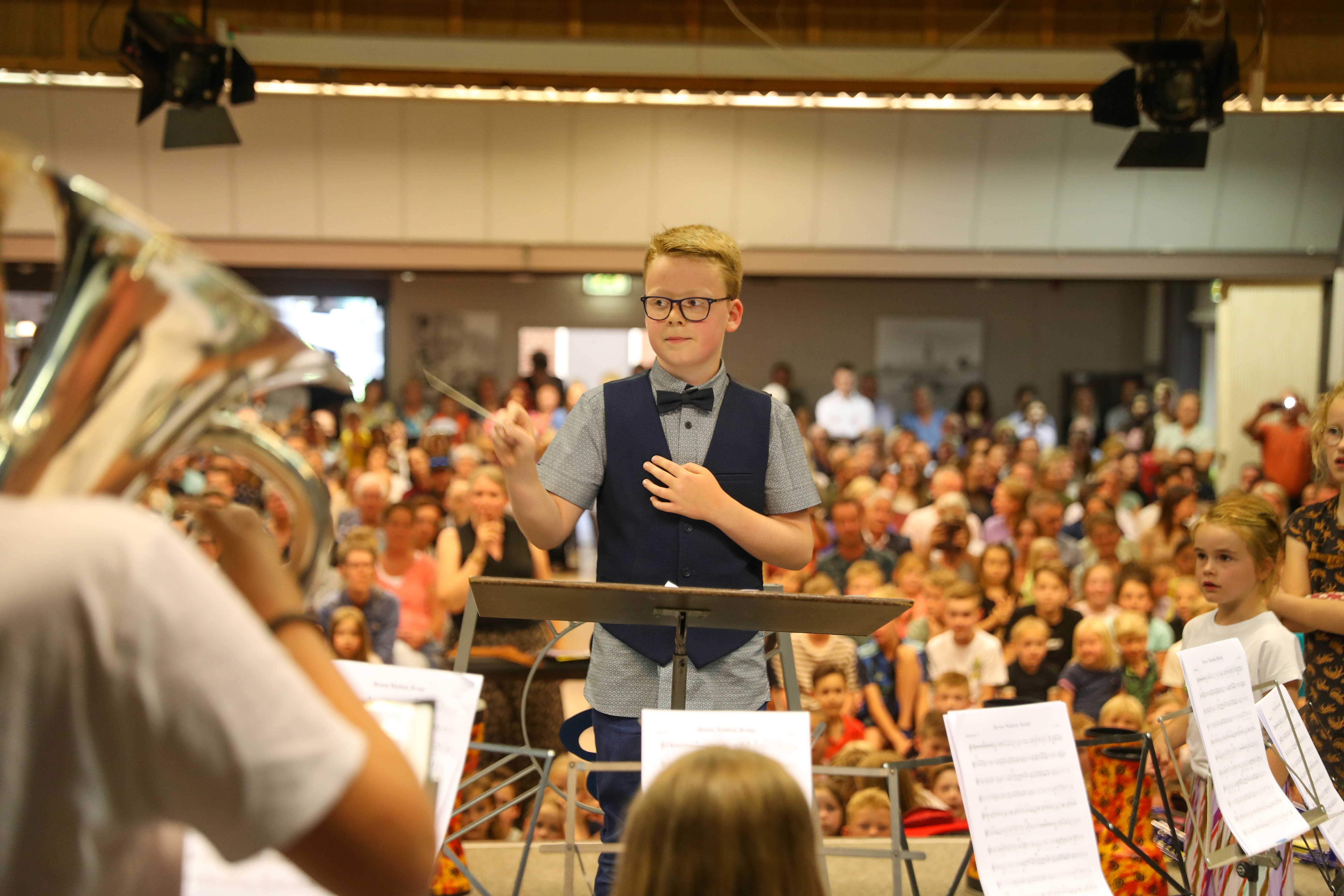 Leerlingen op de basisschool krijgen muziekles